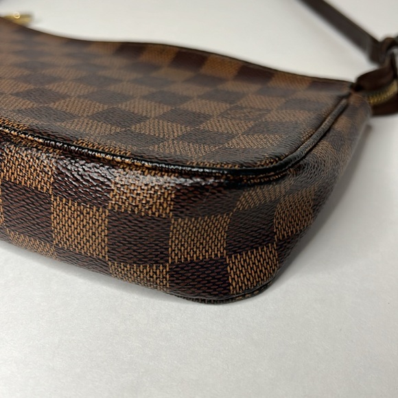 Louis Vuitton Pochette Acessoires Damier Ebene red interior - Picture 8 of 17